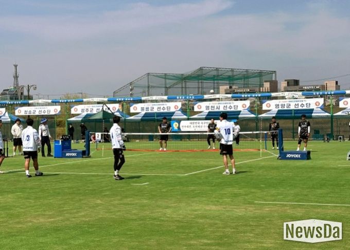 제64회 경북도민체육대회 족구 경기 모습