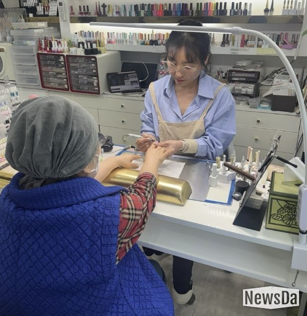 수원시 영통구 망포2동, 홀몸 어르신 고독사 예방 위한 '예쁜 손 이야기' 진행