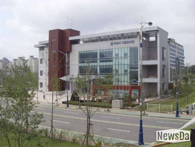 하남시 나룰도서관 전경