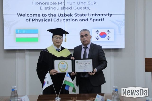 지난 4월 13일(월) 윤웅석 국기원장이 우즈베키스탄 국립체육대학교 명예박사 학위를 받았다.